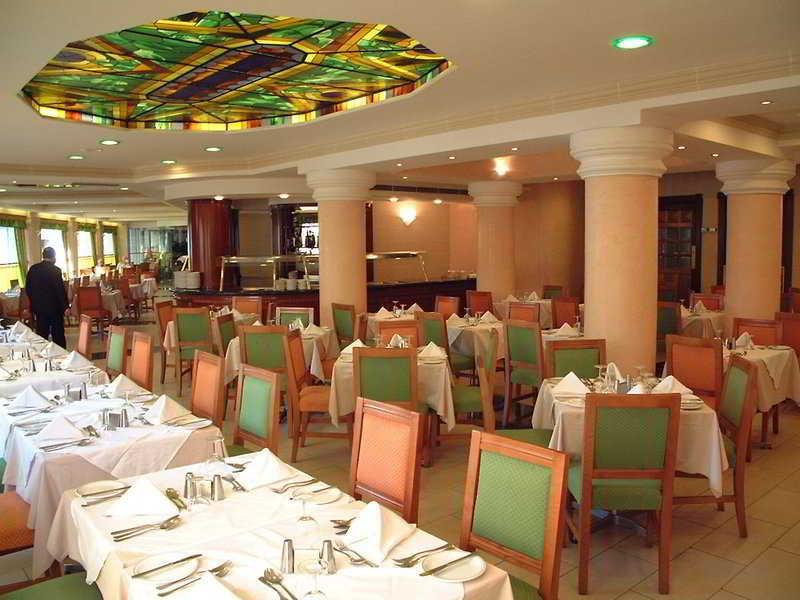 Courtyard By Marriott Sliema Hotel Étterem fotó